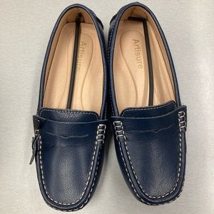 Artisure blue penny loafers size 7 new